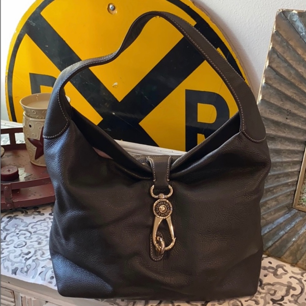 NWOT. Dooney & Burke Pebble Leather Logo Lock Hobo $150 $274
